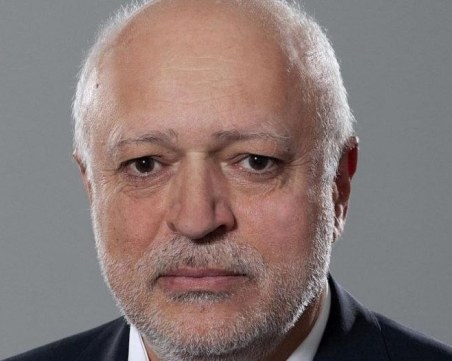 Скандал в ефира на БНТ - Минеков не даде думата на водещата