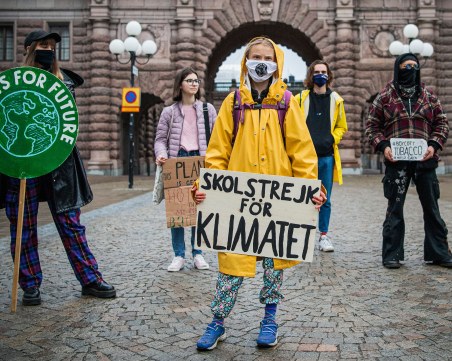 Грета Тунберг се завърна, протестира пред шведския парламент