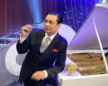 Васил Петров: Онлайн културата може да бъде само утеха