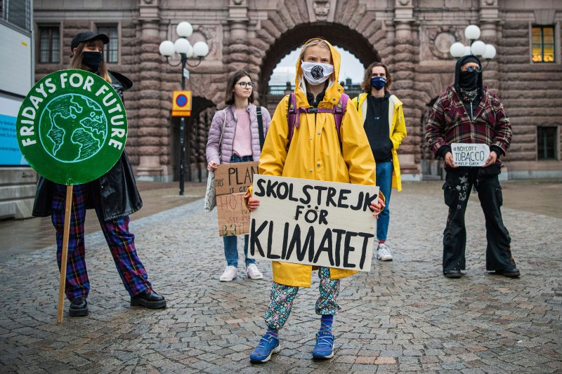 Грета Тунберг се завърна, протестира пред шведския парламент