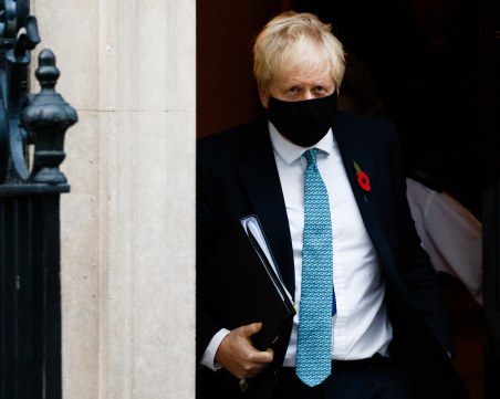 Борис Джонсън вероятно ще отложи последната фаза от отварянето в Англия заради ръста на случаите