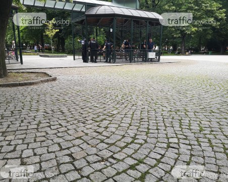 Полиция окупира Виенския павилион в Цар-Симеоновата градина
