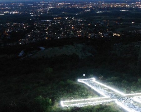 28-метров кръст светна над Марково