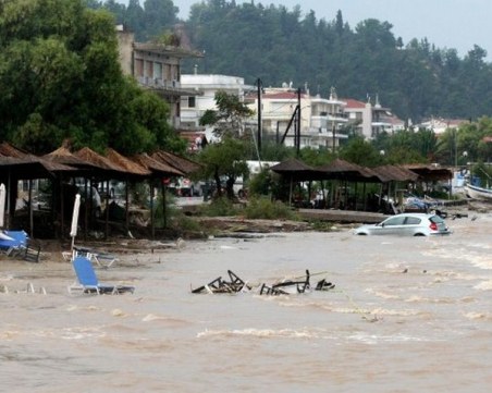 Мъж загина при наводненията в района на Солун