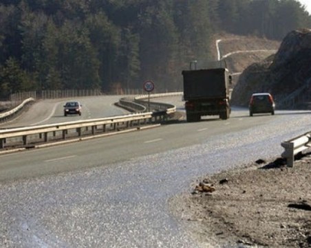 Затвориха Прохода на Републиката заради паднал стълб