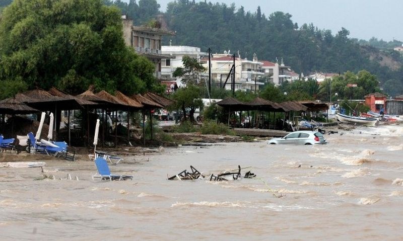 Мъж загина при наводненията в района на Солун