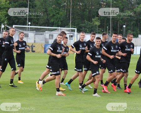 Локо стартира с трима на проби