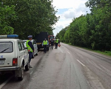 Момче и момиче загинаха при тежка катастрофа на пътя Русе - Силистра