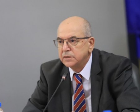 Проф. Гигов: Ваксинацията на деца ще започне до дни