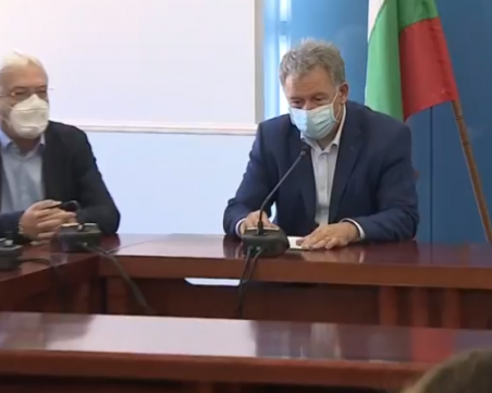 Различни цени за лечение на млади, стари, болни и здрави - това предлага здравният министър Кацаров
