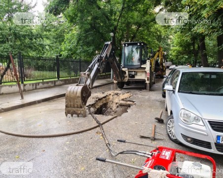 ВиК авария блокира улица в центъра на Пловдив