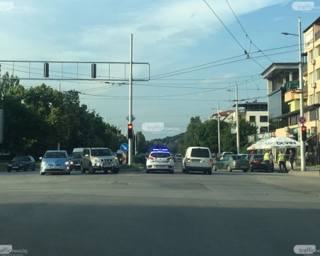 Дете е в болница след верижна катастрофа на Коматевско шосе