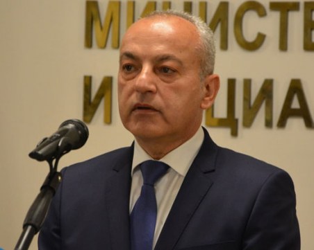 Министър Донев: Безработицата е паднала с над 37% за година