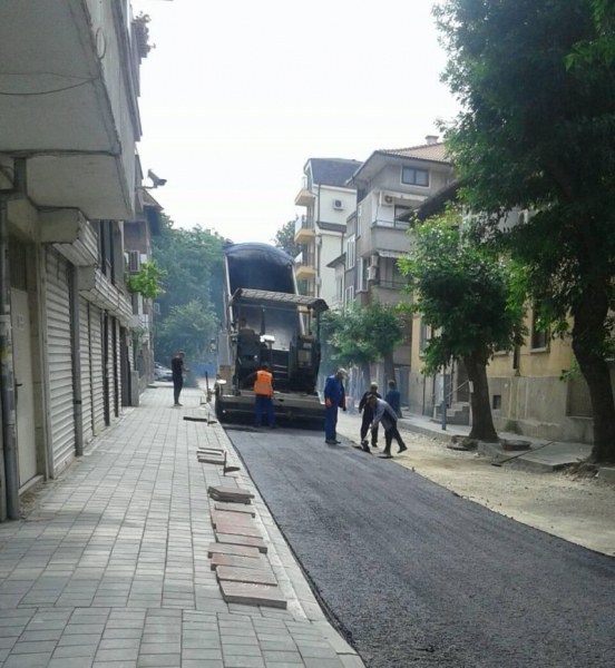 Асфалтират още 3 улици от Водния проект в Пловдив