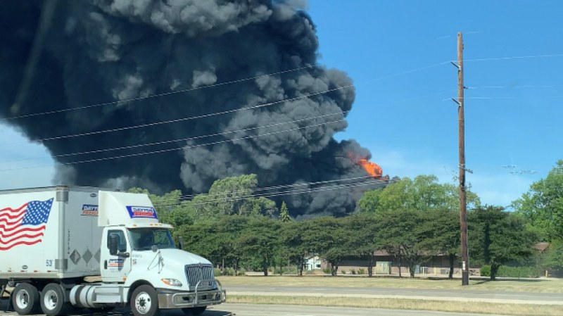 Химически завод в САЩ избухна в пламъци, евакуираха стотици души