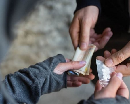 Арестуваха двама с наркотици в Столипиново