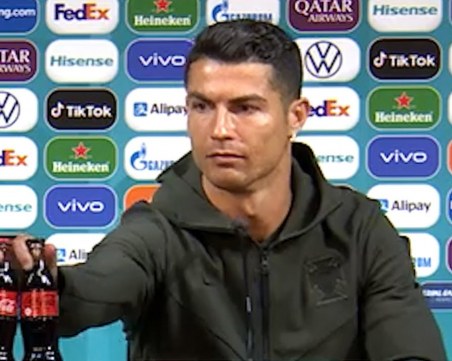 Кристиано Роналдо понижи акциите на 