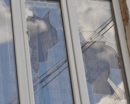 Мъж изпотроши прозорците на къщата на свой съсед в Карловско