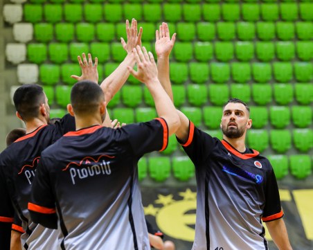 Тони Гуджино остава в Академик и през новия сезон