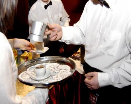 За летния сезон: Търсят готвачи, сервитьори и камериерки в Пловдив