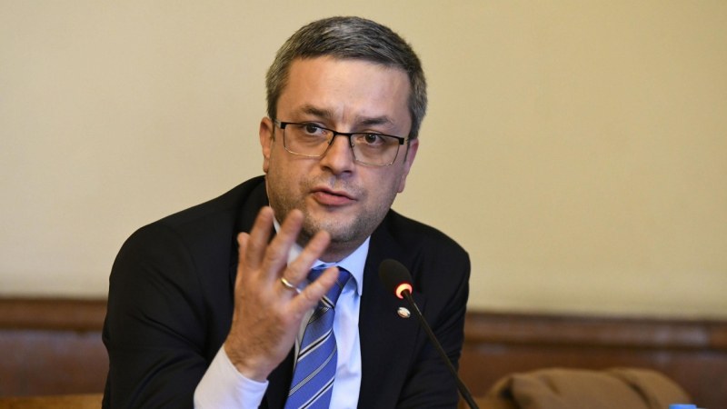 Биков: Очакваме Радев и финансовият министър да предприемат действия за шефа на НАП