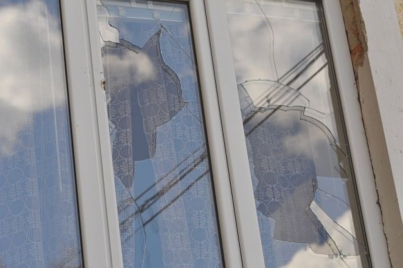 Мъж изпотроши прозорците на къщата на свой съсед в Карловско