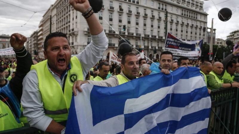 Протест блокира транспорта в цяла Гърция