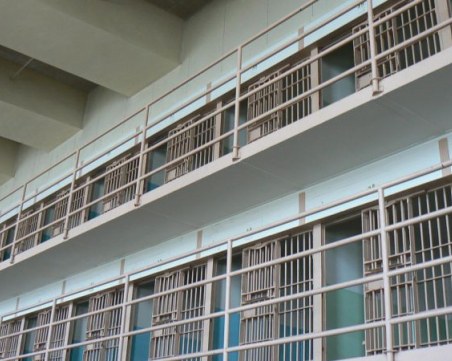 10 години затвор за французин, блудствал с деца у нас