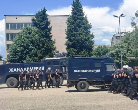 Бъдещи жандармеристи показаха как се охраняват масови мероприятия