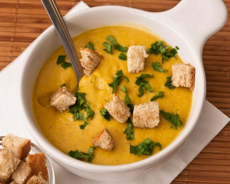 Бързо и полезно: Червена леща с къри и куркума