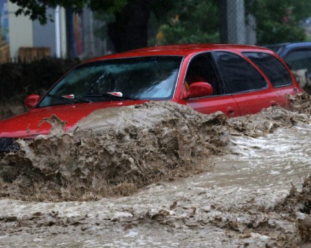 Извънредно положение на Кримския полуостров заради наводнения след проливни дъждове