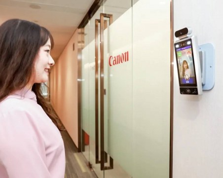 Камера с изкуствен интелект пуска само усмихнати служители в офисa