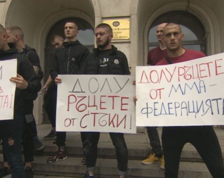 ММА боеца Стъки влезе в Министерството на спорта, говори с министъра