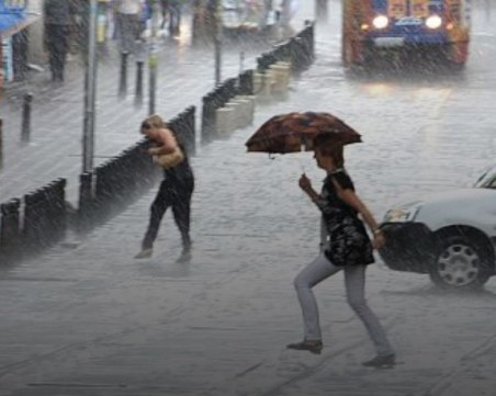 Без сериозни проблеми след пороя над София