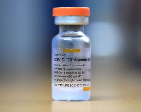 Ваксината на BioNTech създава по-голям брой антитела от Sinovac