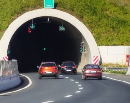 АПИ: Движението в тунел 