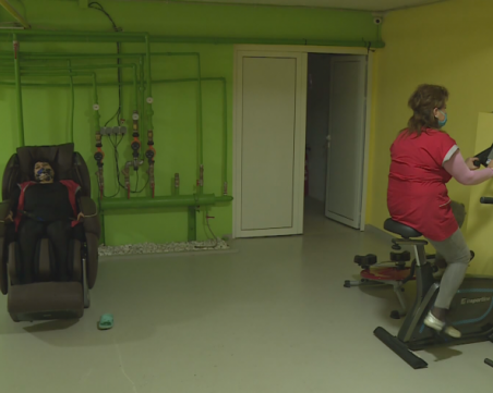 Глад за шивачки у нас – фирми примамват служители с масажи и фитнес уреди