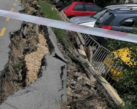 Велоалея пропадна върху 5 автомобила във Варна