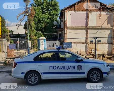 Къща пред срутване в центъра на Пловдив заради строителен изкоп, обитателите се евакуираха