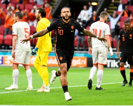 Нидерландия завърши ударно групата