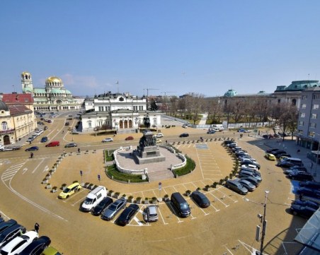 Обсъждат дали да оставят само 50 паркоместа за депутатите