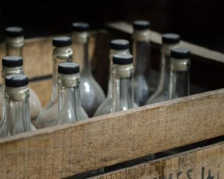 Разбиха депо за алкохол менте край Пазарджик, иззети са над 13 хиляди бутилки