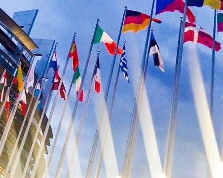 Отлагат решението за стартиране на преговори със Северна Македония и Албания за членство в ЕС