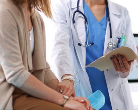 Социологическо проучване търси причините за нарушената връзка между лекари и пациенти