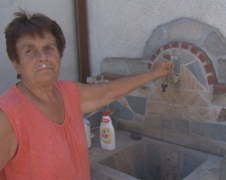 Зелениково от пет дни без вода! Причината са две аварии