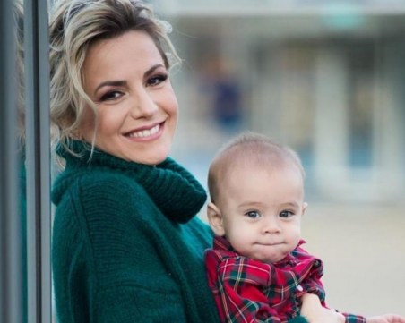 Поли Генова сюрпризира аудиторията си, ще става майка за втори път