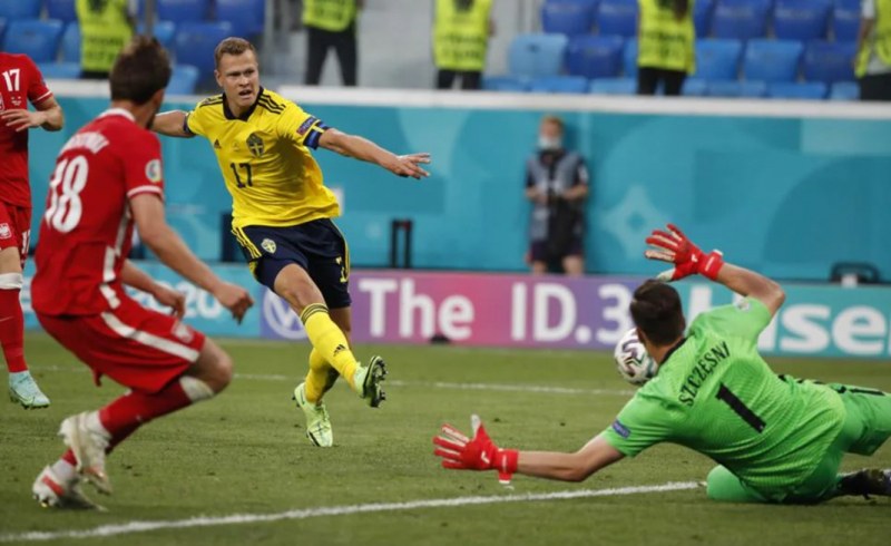 В страхотна драма Швеция спечели групата си и изхвърли Полша