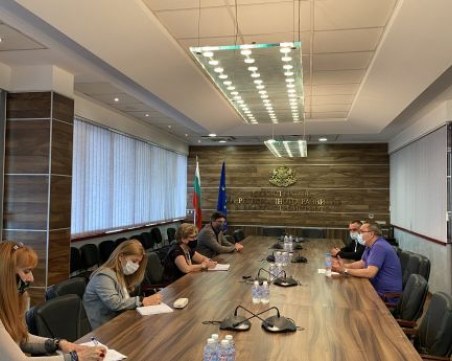 Нов обрат с 