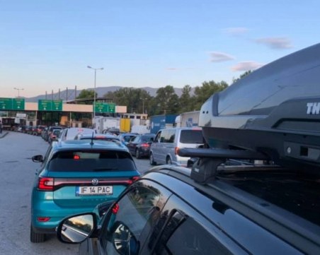 Увеличават броя на проверяващите на 