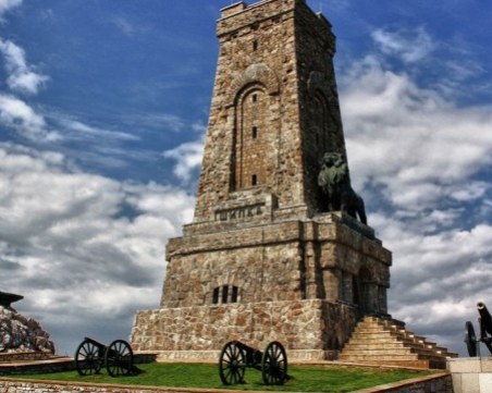 Затварят за посещения паметника на свободата Шипка